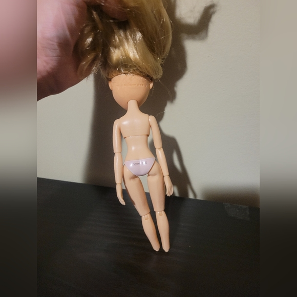 Bratz Cloe Party 10th Anniversary doll - Picture 5 of 8